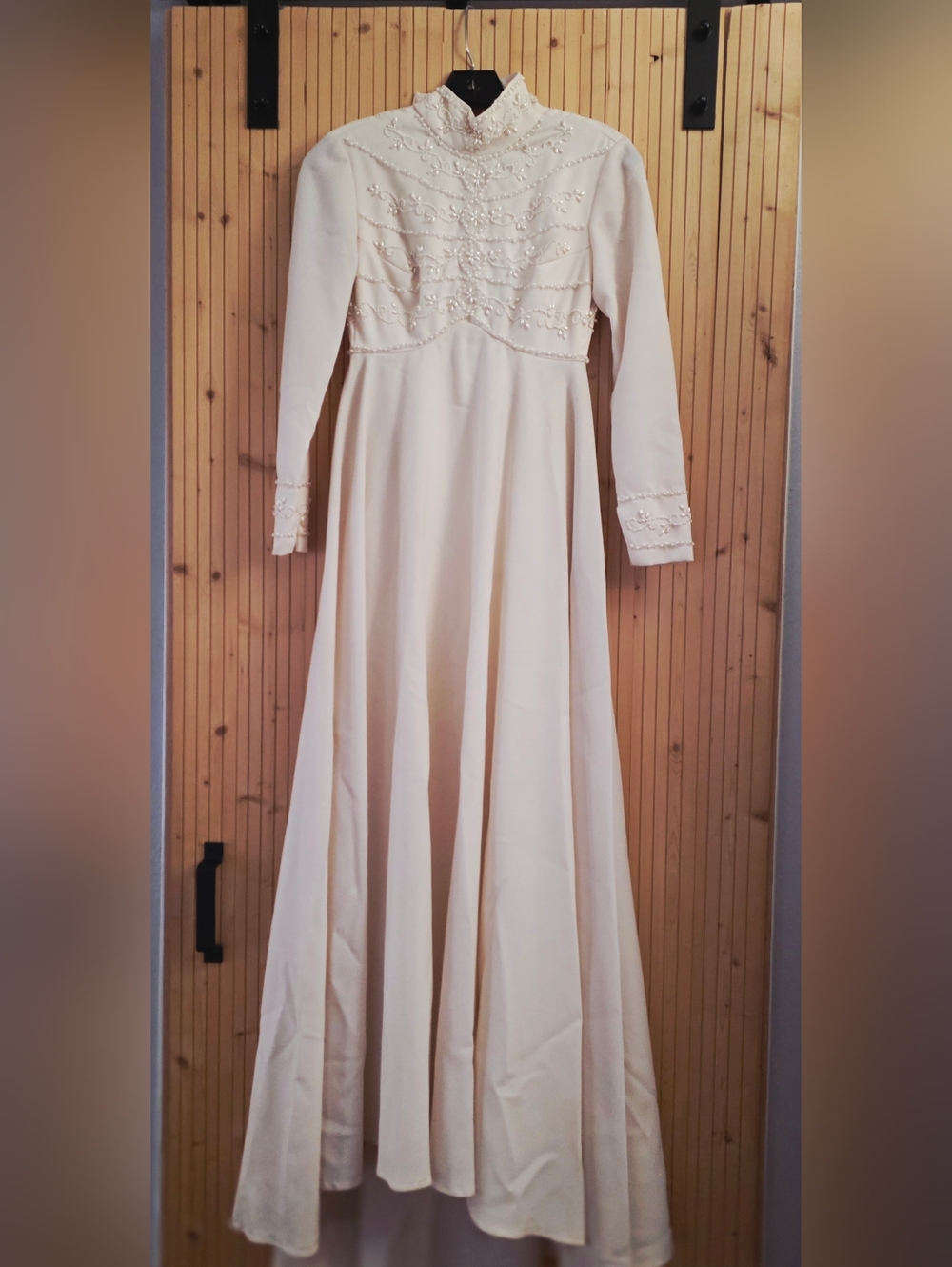 Bianchi Boutique VINTAGE 1970's Cream Long Sleeve Wedding Beaded Dress XXS/00